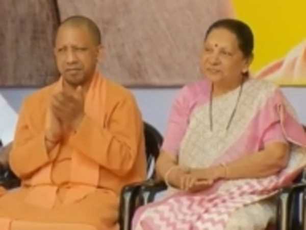 उप्र : राज्यपाल और मुख्यमंत्री ने किया महात्मा गांधी को नमन